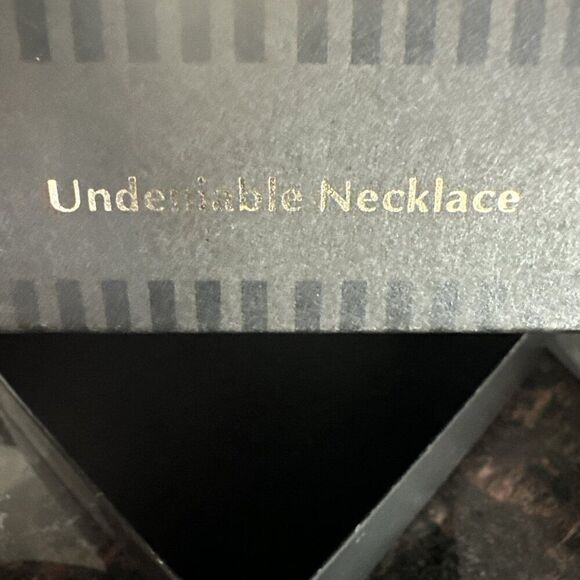 Avon Undeniable Necklace Clear Crystal 1993 Vintage With Box - Picture 8 of 8